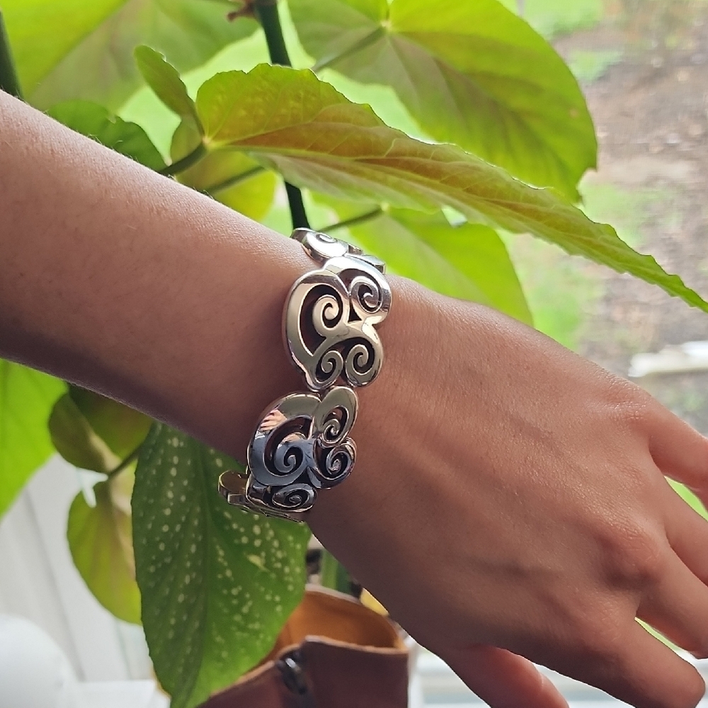 Elegant Silver Heart Bracelet
